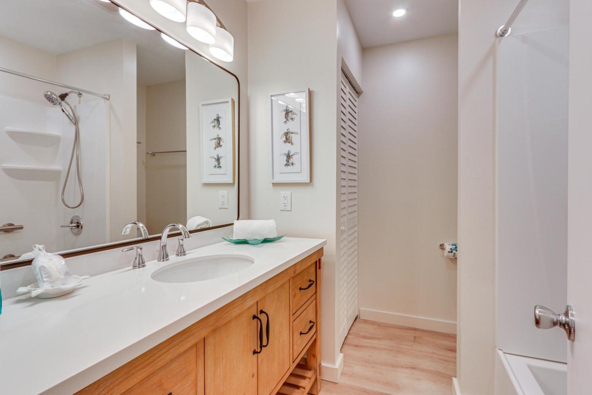 Modern Hilton Head Retreat Walk To Beach And Golf! ヒルトンヘッドアイランド エクステリア 写真