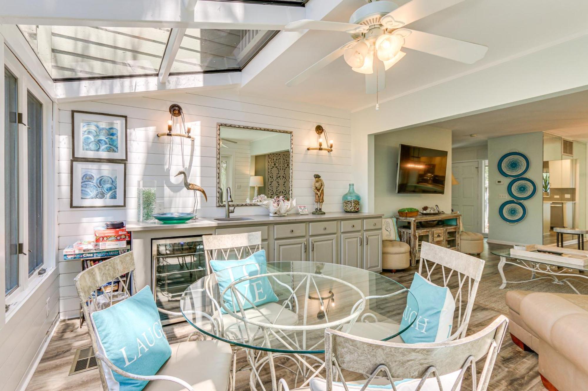 Modern Hilton Head Retreat Walk To Beach And Golf! ヒルトンヘッドアイランド エクステリア 写真