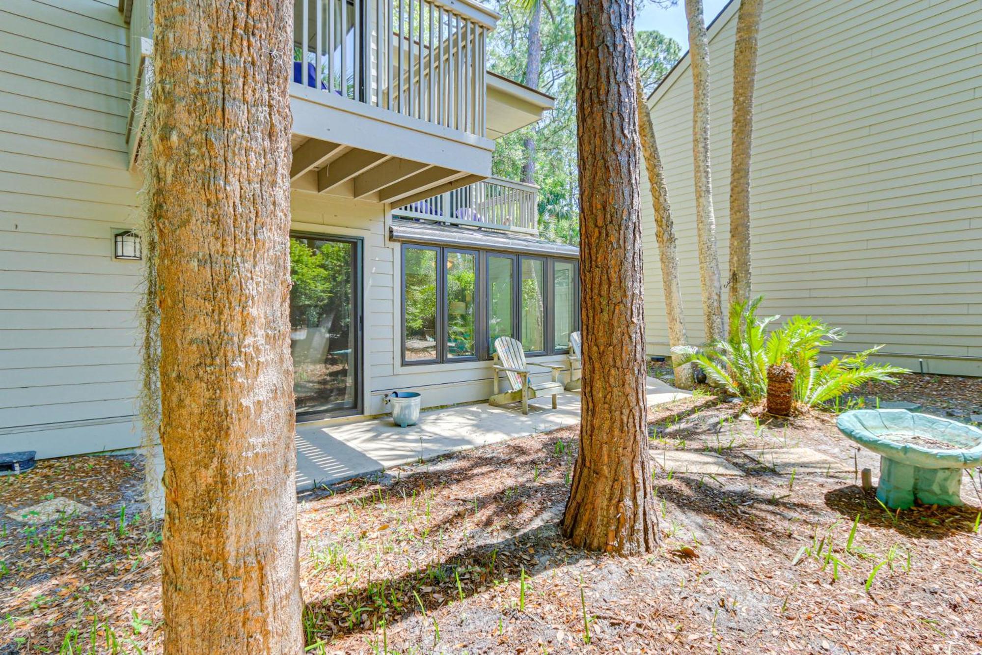 Modern Hilton Head Retreat Walk To Beach And Golf! ヒルトンヘッドアイランド エクステリア 写真