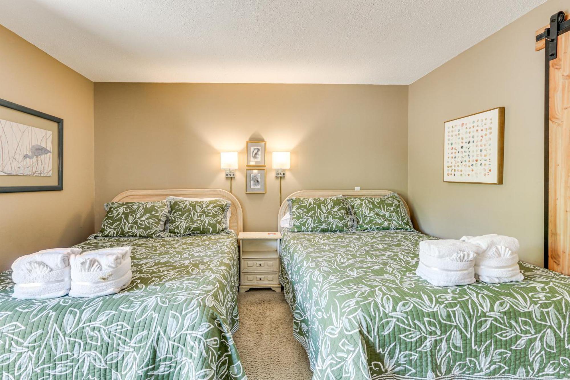 Modern Hilton Head Retreat Walk To Beach And Golf! ヒルトンヘッドアイランド エクステリア 写真