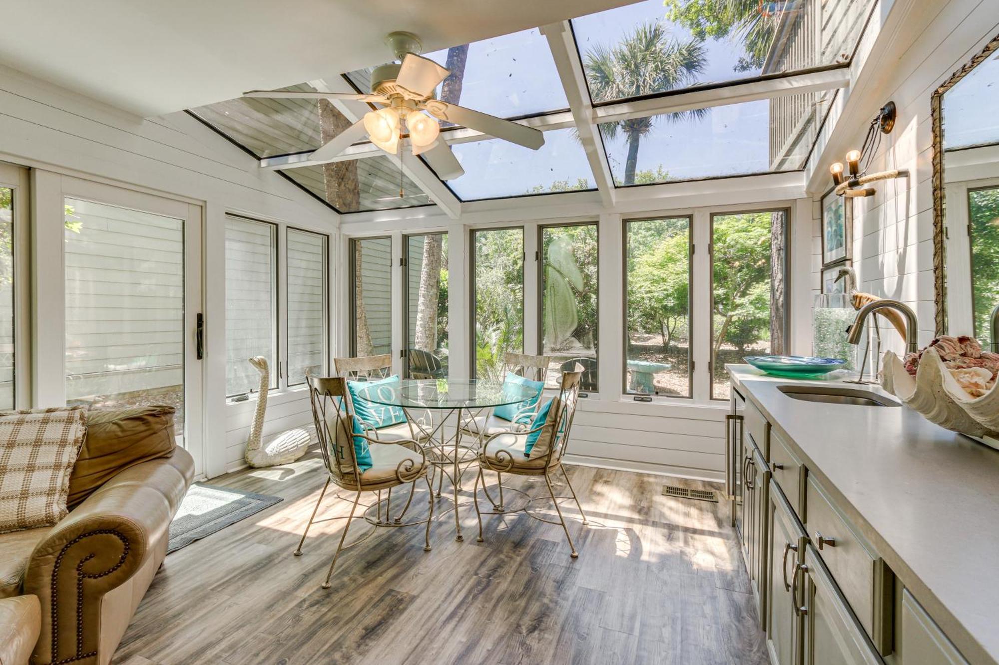 Modern Hilton Head Retreat Walk To Beach And Golf! ヒルトンヘッドアイランド エクステリア 写真